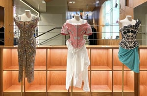 881575-vivienne-westwood-corsets-l-exposition-mode-gratuite-a-decouvrir-ce-mois-ci-a-paris